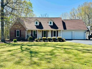 303 COUNTRYWOOD DR, Selmer, TN 38375