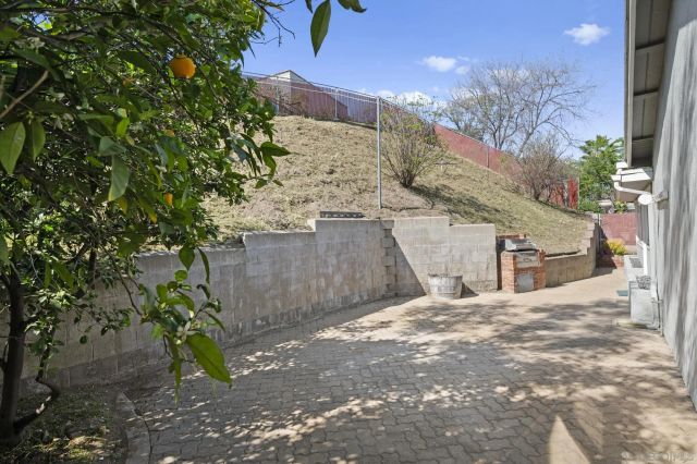 9152 Lakeview Rd, Lakeside, CA 92040