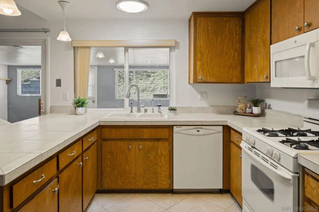 9152 Lakeview Rd, Lakeside, CA 92040