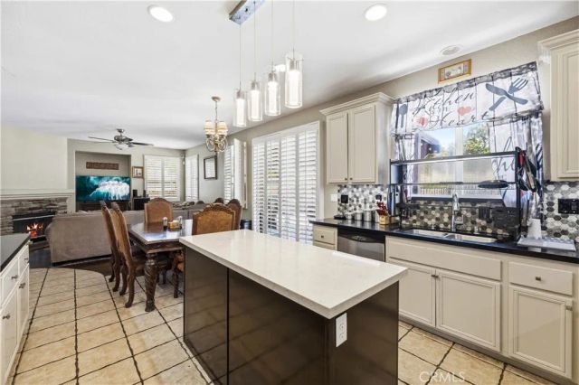 39215 Chantilly, Palmdale, CA 93551
