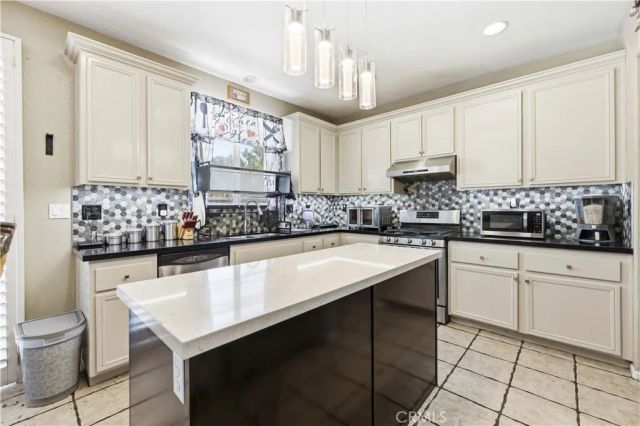 39215 Chantilly, Palmdale, CA 93551