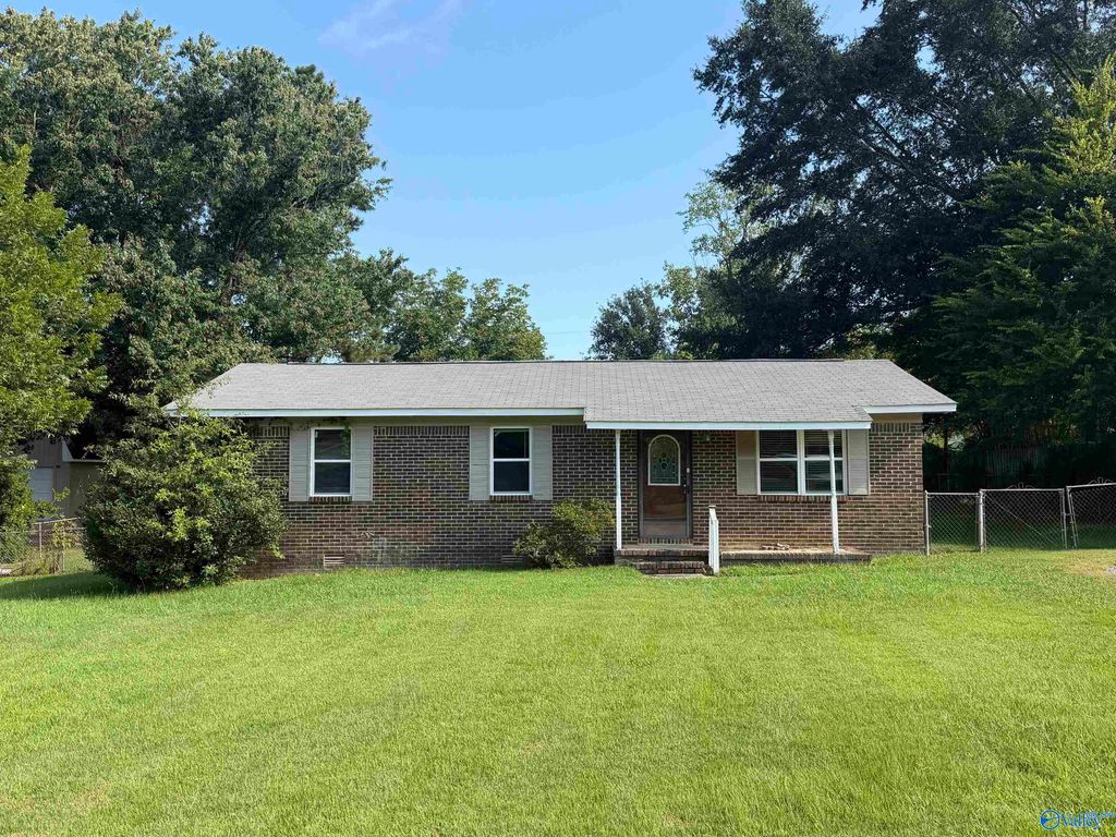 1609 Woodview Drive, Hartselle, AL 35640