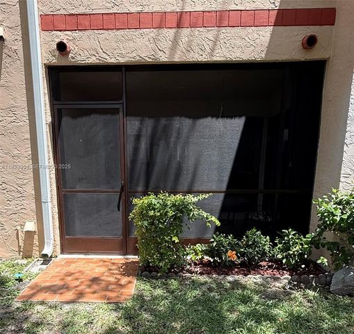 11933 NW 11th St 11933, Pembroke Pines, FL 33026