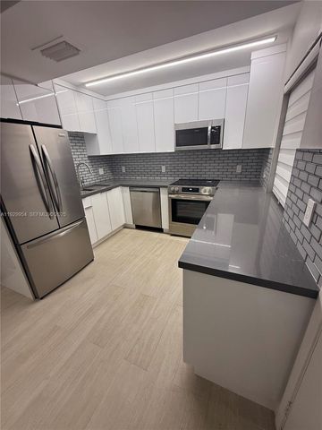 11933 NW 11th St 11933, Pembroke Pines, FL 33026