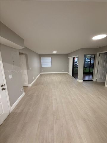 11933 NW 11th St 11933, Pembroke Pines, FL 33026