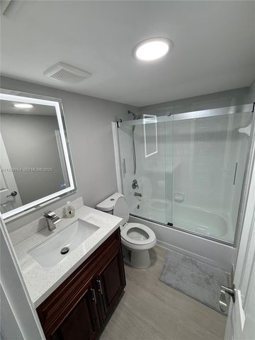 11933 NW 11th St 11933, Pembroke Pines, FL 33026