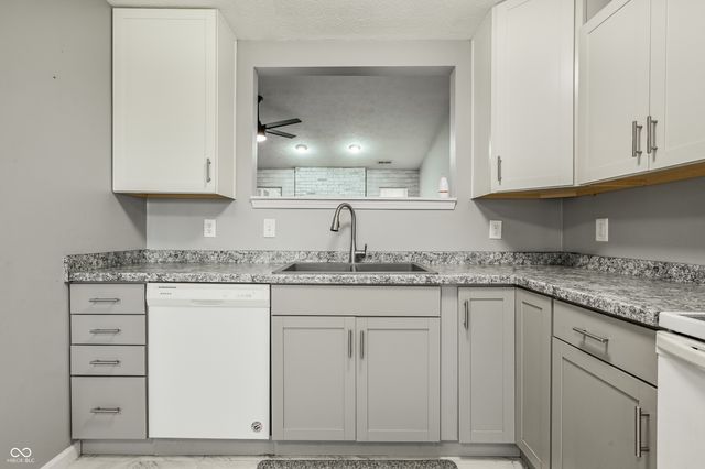 378 Longfellow Court, Greenfield, IN 46140