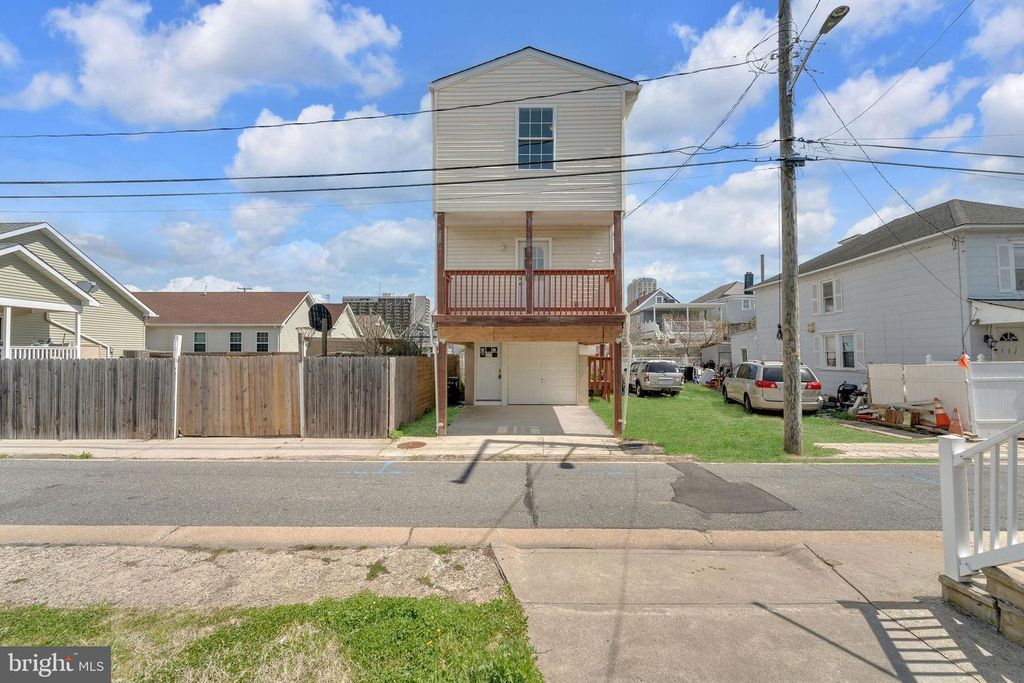 131 N CONGRESS AVE, Atlantic City, NJ 08401