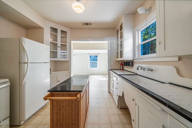 709 NW 2nd Street, Grants Pass, OR 97526