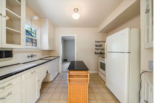 709 NW 2nd Street, Grants Pass, OR 97526