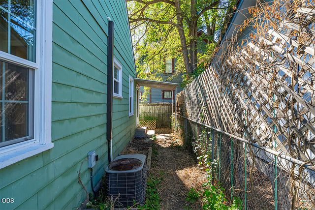 709 NW 2nd Street, Grants Pass, OR 97526
