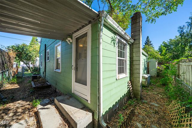 709 NW 2nd Street, Grants Pass, OR 97526