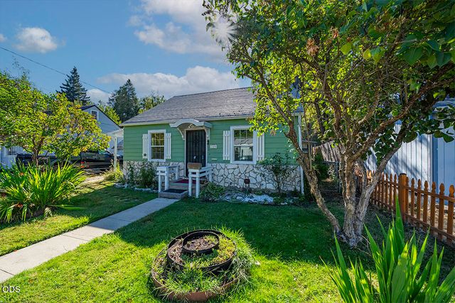 709 NW 2nd Street, Grants Pass, OR 97526