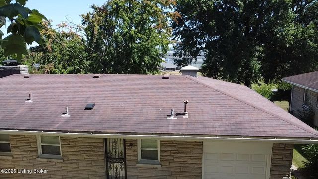 6810 Homestead Dr, Louisville, KY 40214