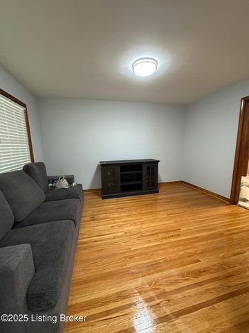 6810 Homestead Dr, Louisville, KY 40214