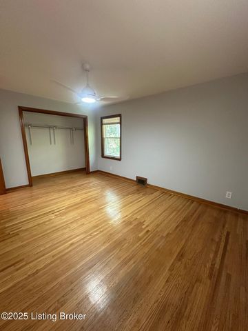 6810 Homestead Dr, Louisville, KY 40214