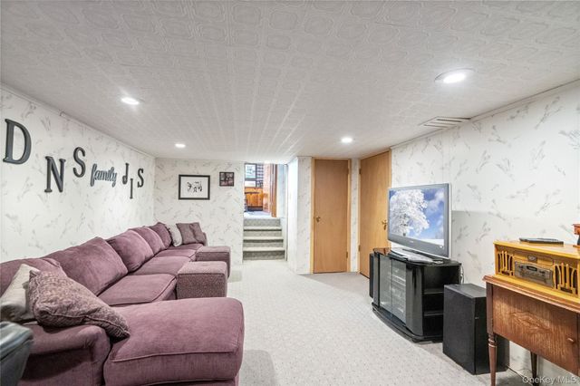 59 Cedar Street, Massapequa, NY 11758