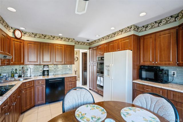 59 Cedar Street, Massapequa, NY 11758