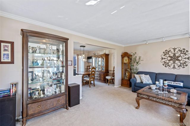 59 Cedar Street, Massapequa, NY 11758