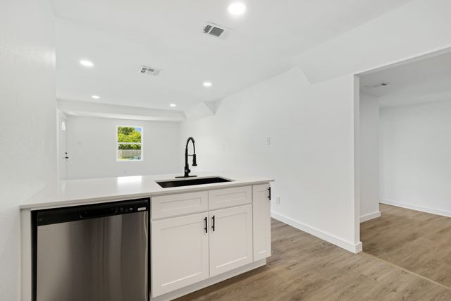 3509 S Hughes Avenue, Fort Worth, TX 76119