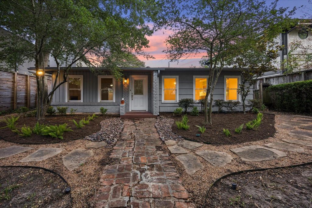 Image 1 of property listing at 1931 Bissonnet Street, Houston, TX 77005
