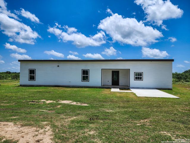 950 Highsmith Rd, Seguin, TX 78155