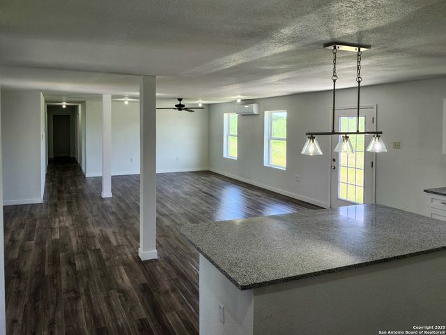 950 Highsmith Rd, Seguin, TX 78155