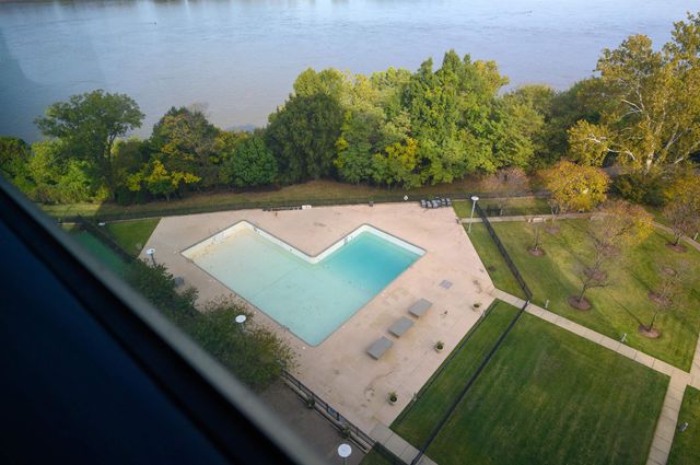 655 S Riverside Dr Apt 1103, Memphis, TN 38103