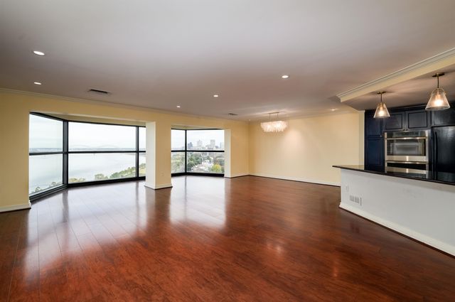 655 S Riverside Dr Apt 1103, Memphis, TN 38103