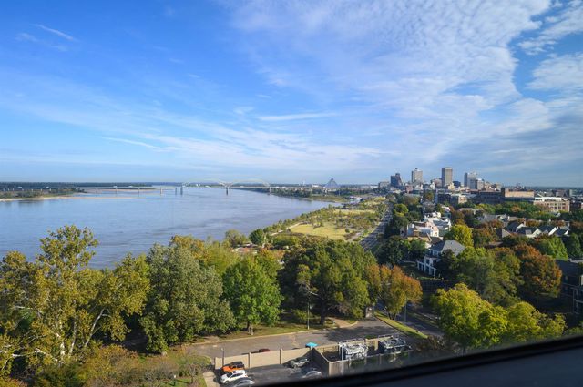 655 S Riverside Dr Apt 1103, Memphis, TN 38103