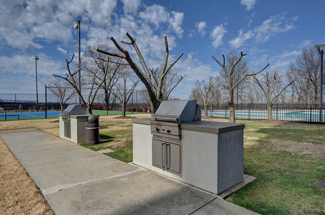 655 S Riverside Dr Apt 1103, Memphis, TN 38103