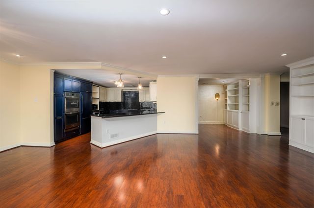 655 S Riverside Dr Apt 1103, Memphis, TN 38103