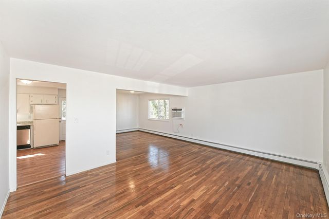 8 Harbor Hill Road 2nd Floor, Glen Cove, NY 11542