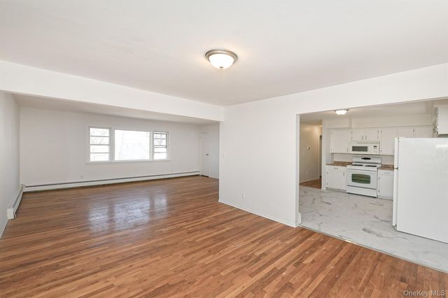 8 Harbor Hill Road 2nd Floor, Glen Cove, NY 11542
