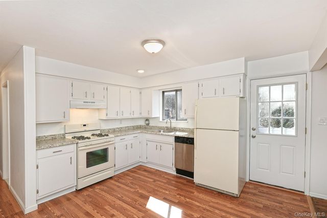 8 Harbor Hill Road 2nd Floor, Glen Cove, NY 11542