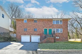 8 Harbor Hill Road 2nd Floor, Glen Cove, NY 11542