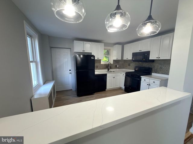 648 EDGEWOOD AVE, Trenton, NJ 08618