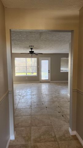 9908 Thrush Street, La Porte, TX 77571