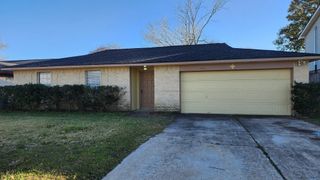 9908 Thrush Street, La Porte, TX 77571