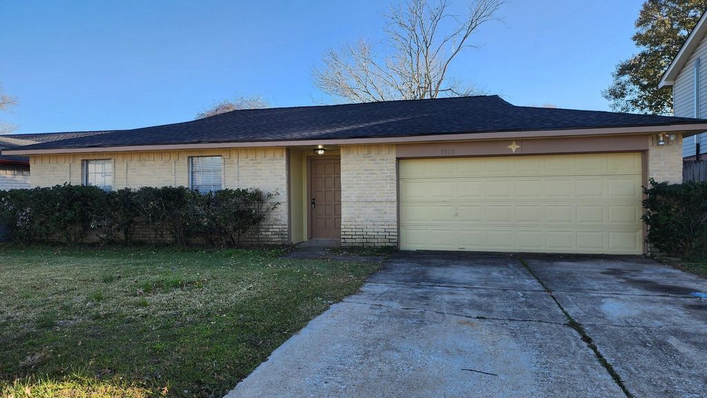 9908 Thrush Street, La Porte, TX 77571