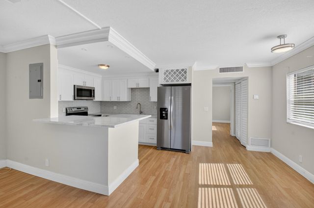 586 Monaco M M, Delray Beach, FL 33446