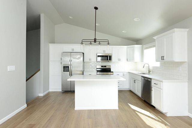 6434 82nd Avenue S, Horace, ND 58047