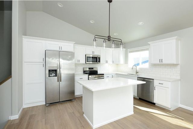 6434 82nd Avenue S, Horace, ND 58047