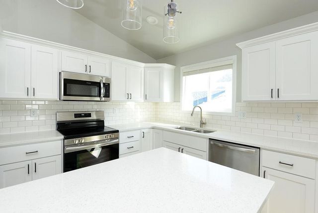 6434 82nd Avenue S, Horace, ND 58047