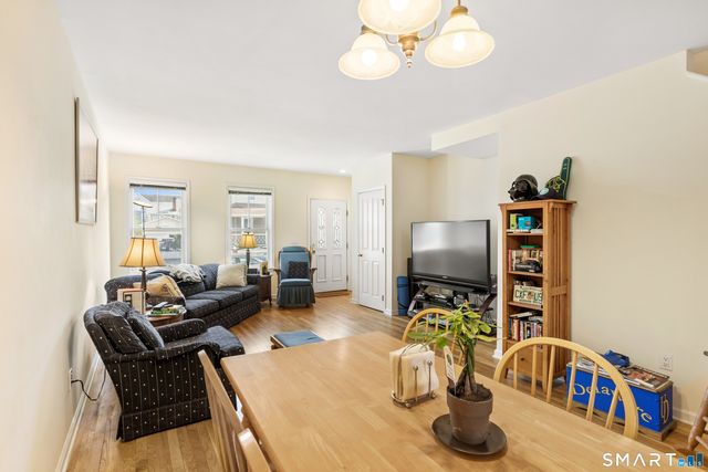 17 Dolsen Place, Stamford, CT 06901