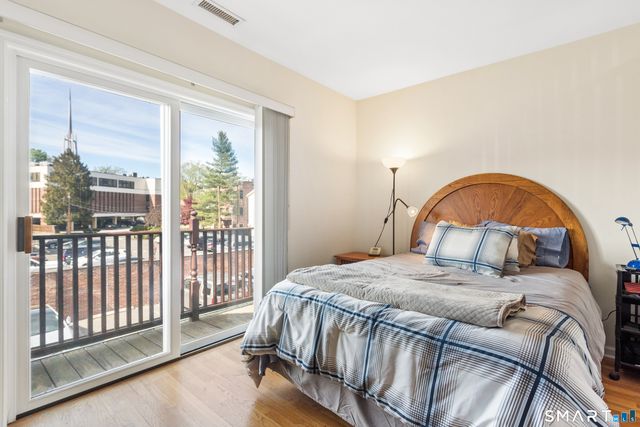 17 Dolsen Place, Stamford, CT 06901