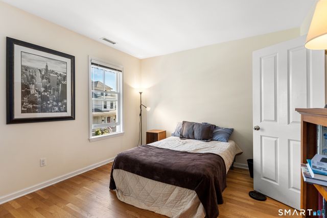 17 Dolsen Place, Stamford, CT 06901