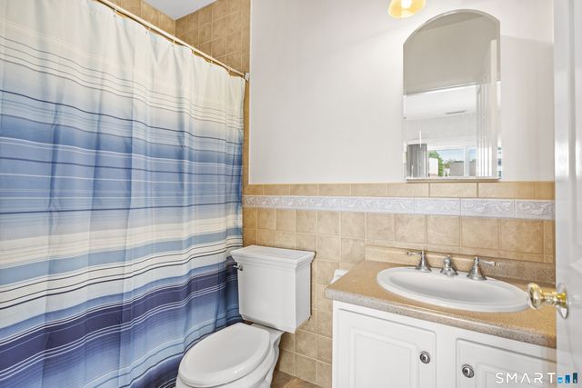 17 Dolsen Place, Stamford, CT 06901