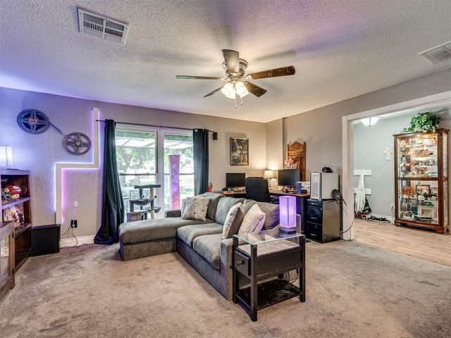728 Westglen Drive, Yukon, OK 73099