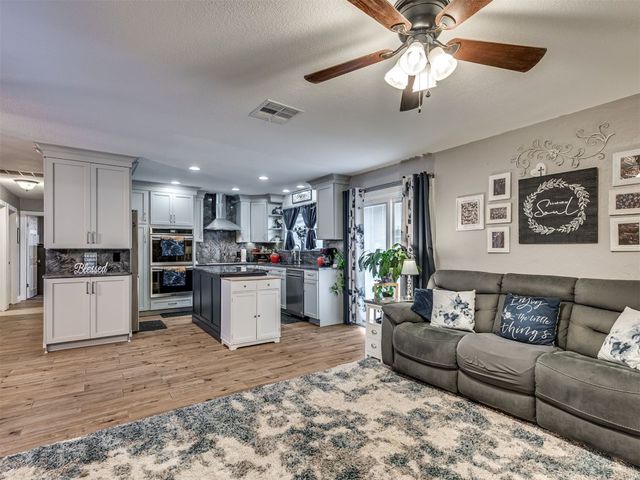 728 Westglen Drive, Yukon, OK 73099